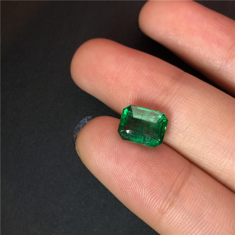 赞比亚祖母绿裸石 2.58ct Intense Green Minor