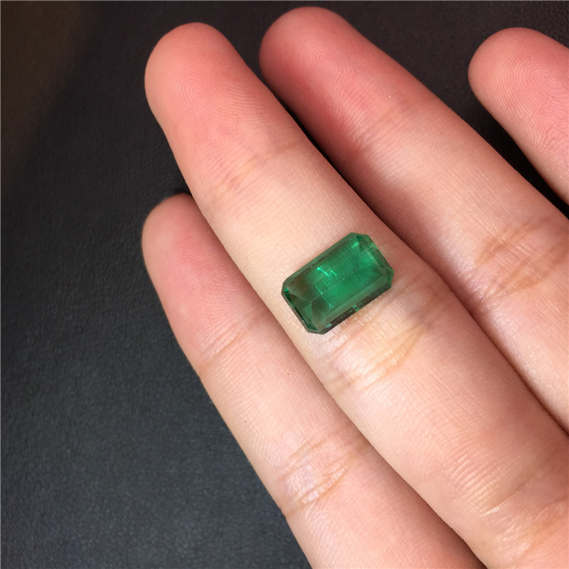 赞比亚祖母绿裸石 2.69ct Intense Green Insignificant