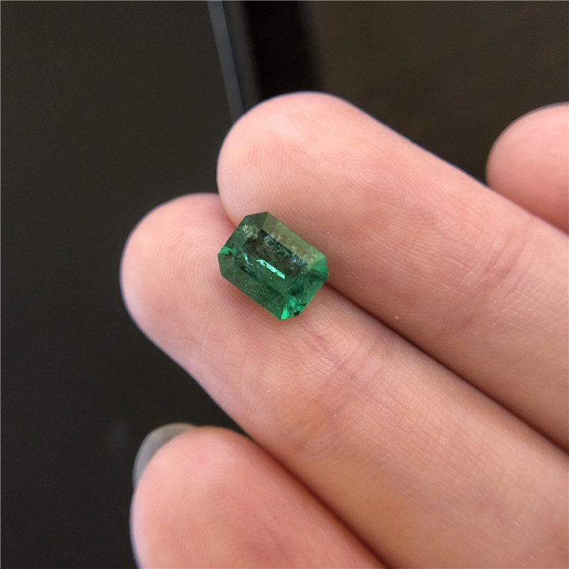 赞比亚祖母绿裸石 1.44ct Medium Green Minor