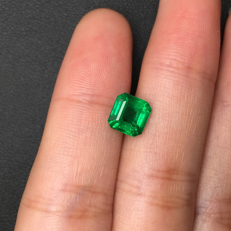 赞比亚祖母绿裸石 1.401ct Vivid Green Minor