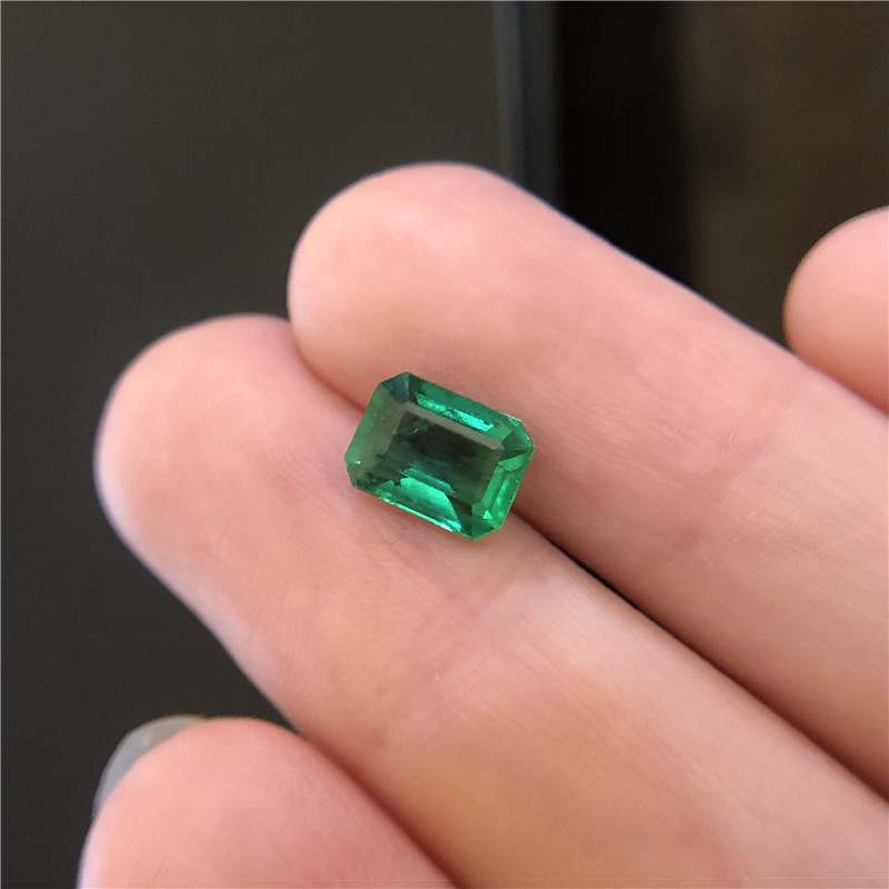 赞比亚祖母绿裸石 1.37ct Intense Green Minor