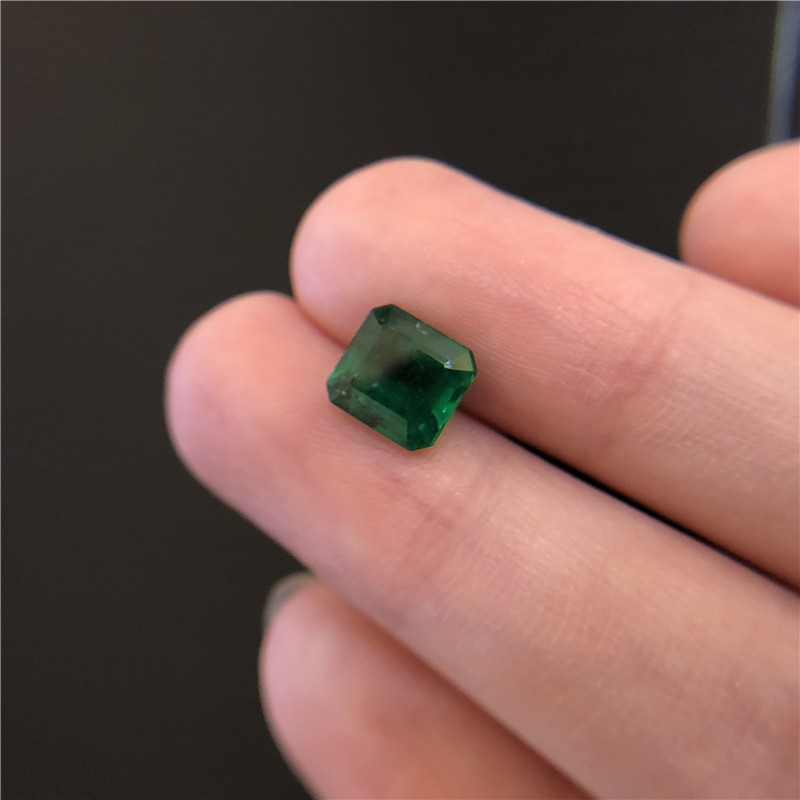 赞比亚祖母绿裸石 1.92ct Vivid Green Minor