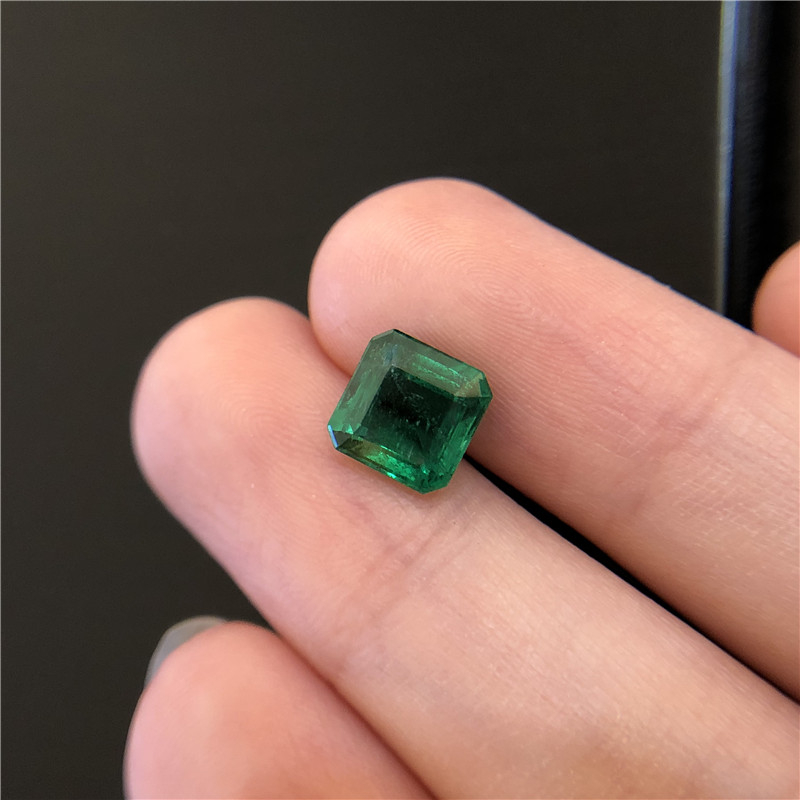 赞比亚祖母绿裸石 1.89ct Vivid Green Minor