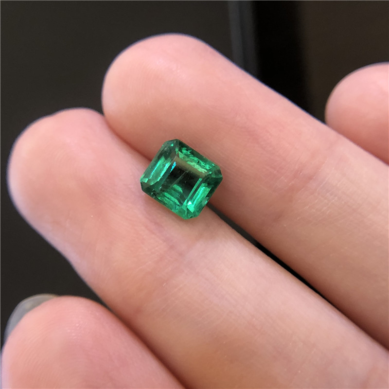 赞比亚祖母绿裸石 1.42ct Intense Green Minor