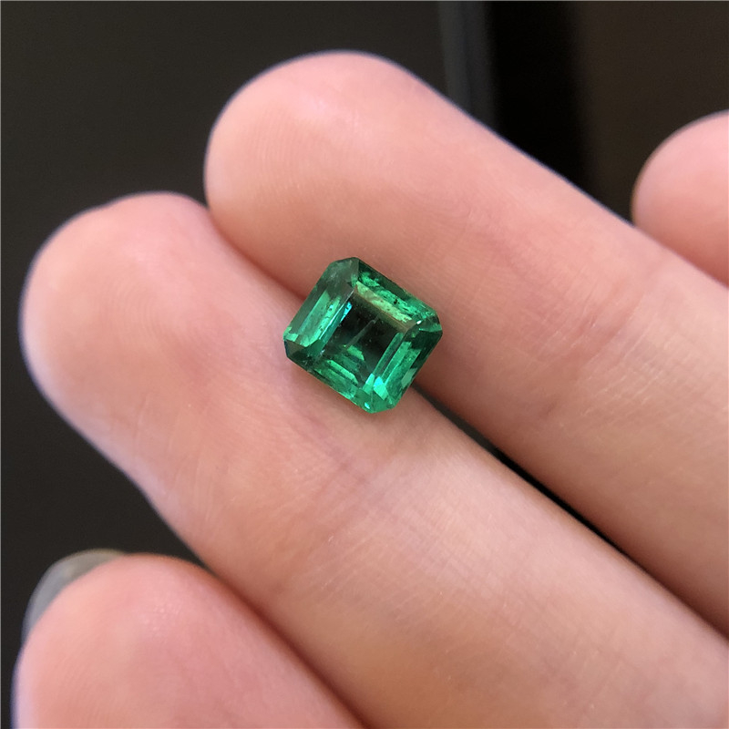 赞比亚祖母绿裸石 1.42ct Intense Green Minor