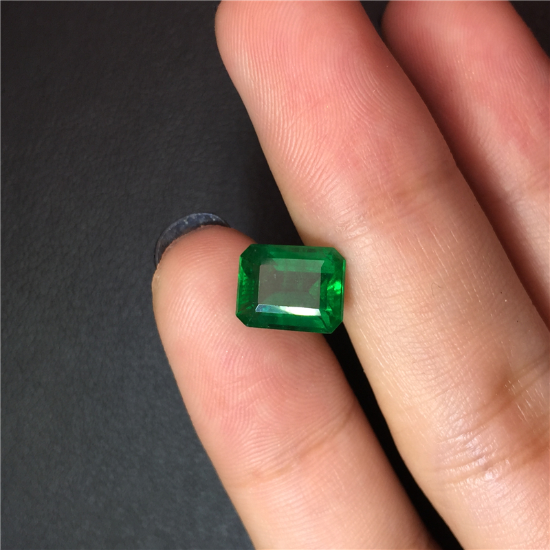 赞比亚祖母绿裸石 2.63ct Vivid Green Insignificant