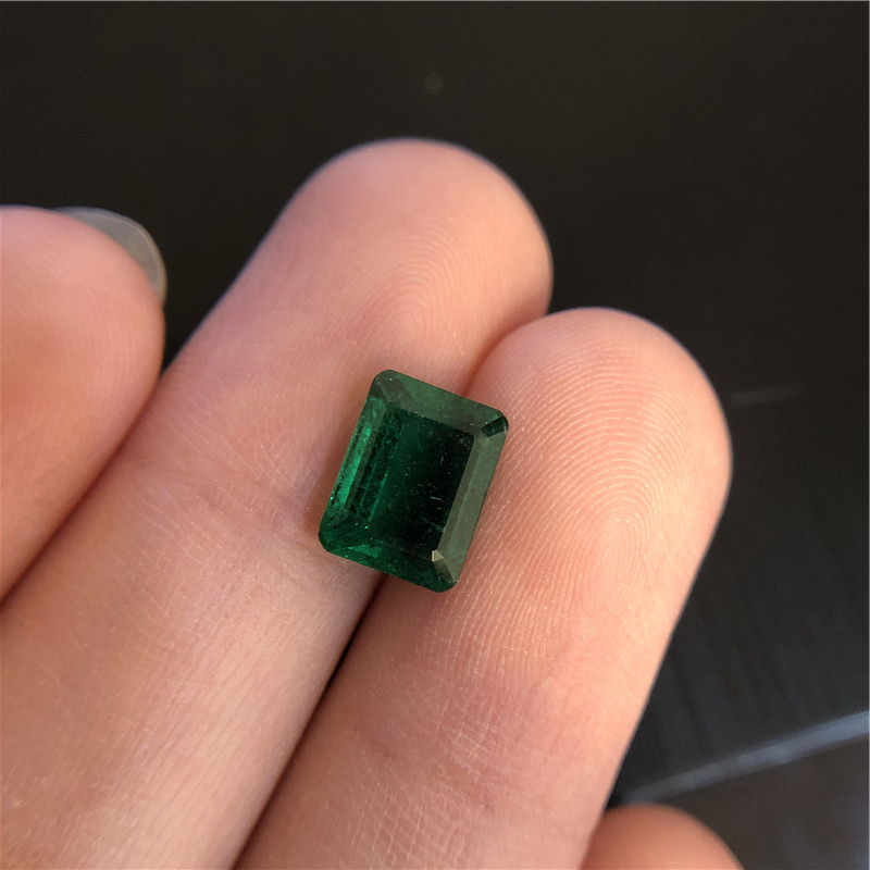 赞比亚祖母绿裸石 2.08ct Vivid Green Insignificant