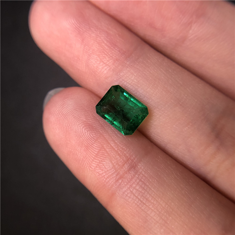 赞比亚祖母绿裸石 1.8ct Vivid Green Minor