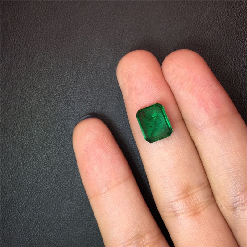 赞比亚祖母绿裸石 2.98ct Intense Green Insignificant