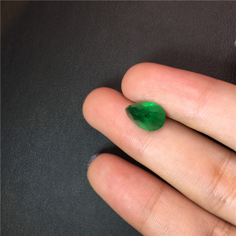 哥伦比亚祖母绿裸石 2.57ct Vivid Green Minor