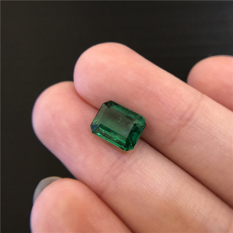 赞比亚祖母绿裸石 2.25ct Vivid Green Minor