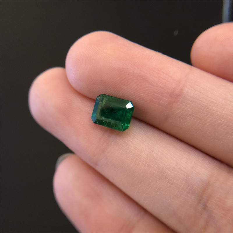 赞比亚祖母绿裸石 1.66ct Verdant Green Minor