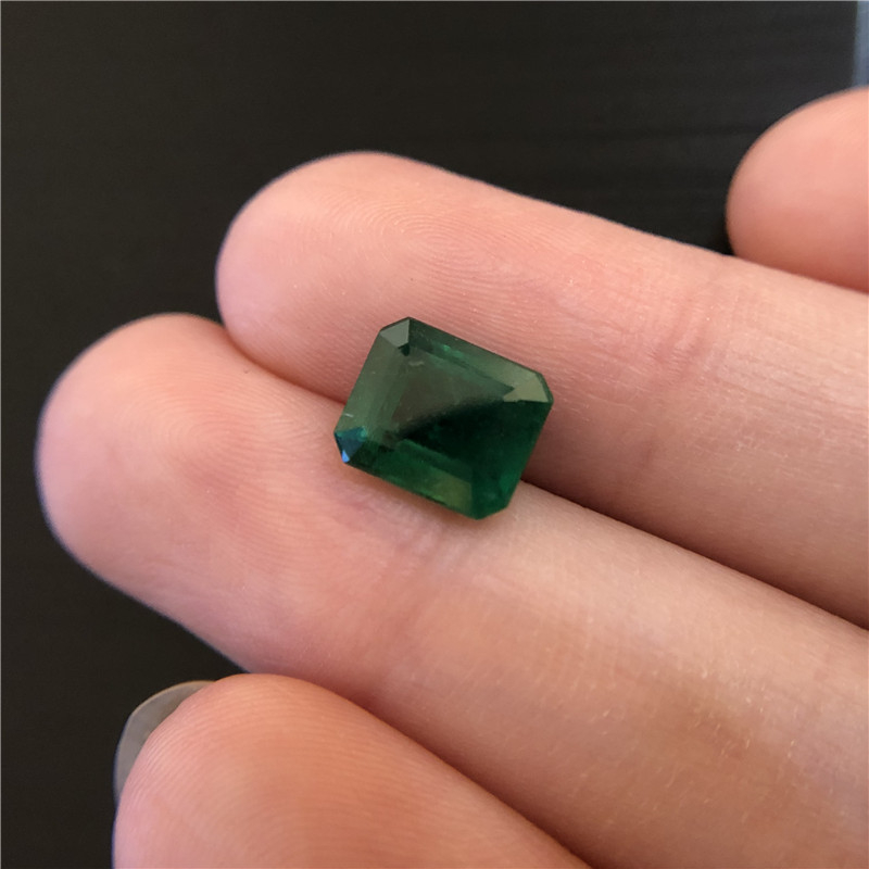 赞比亚祖母绿裸石 2.52ct Vivid Green Insignificant