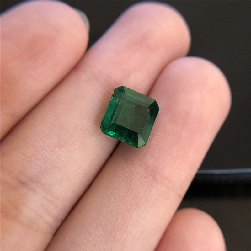 赞比亚祖母绿裸石 2.98ct Verdant Green Insignificant