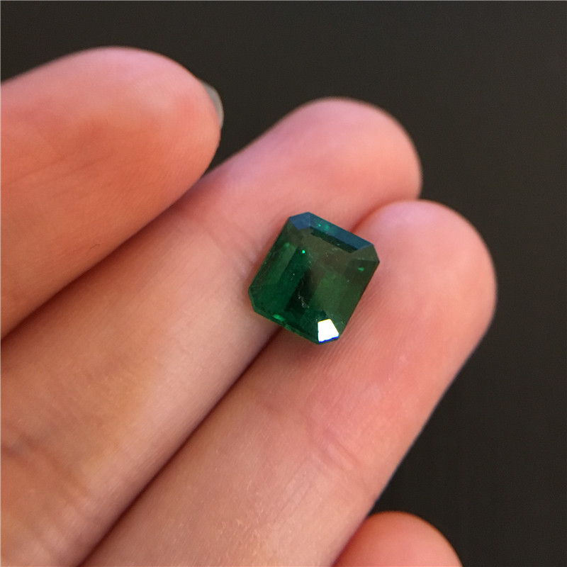 赞比亚祖母绿裸石 3.18ct Vivid Green Minor