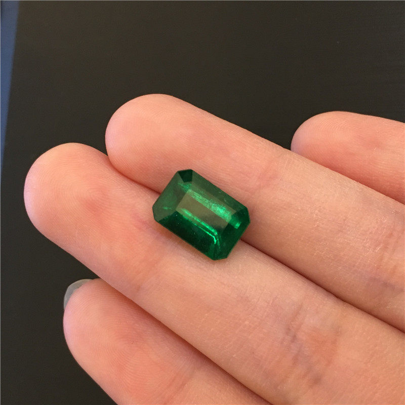 赞比亚祖母绿裸石 4.33ct Vivid Green Minor