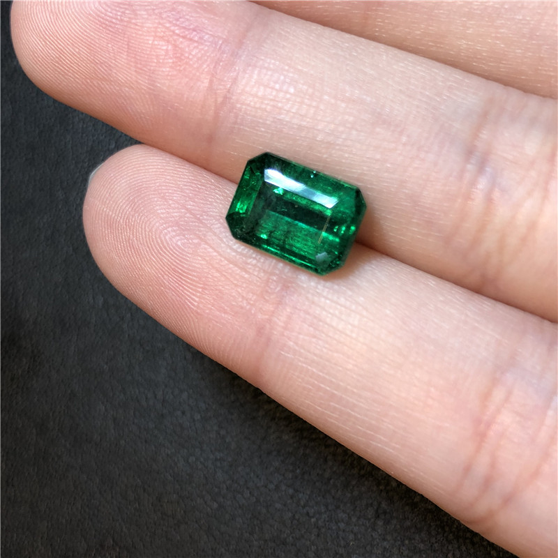 赞比亚祖母绿裸石 3.15ct Vivid Green Minor