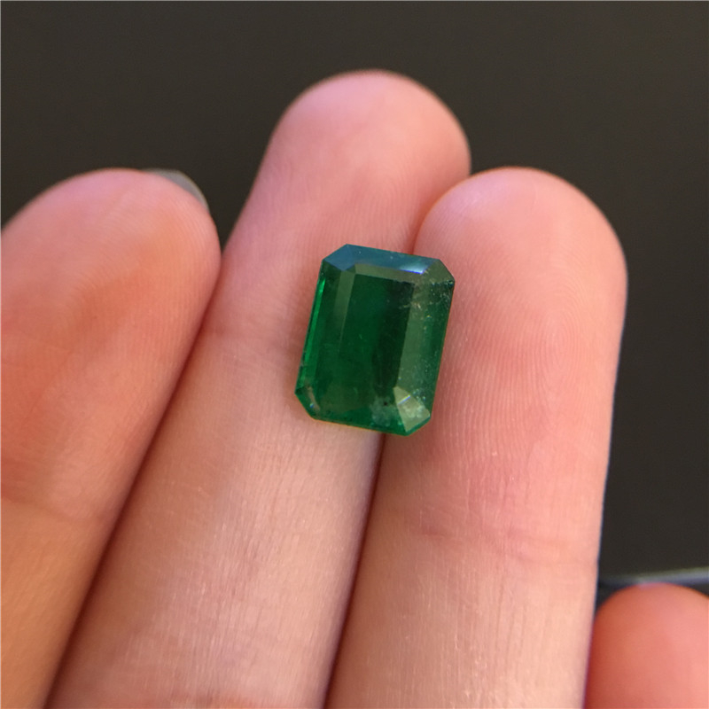 赞比亚祖母绿裸石 3.36ct Vivid Green Minor