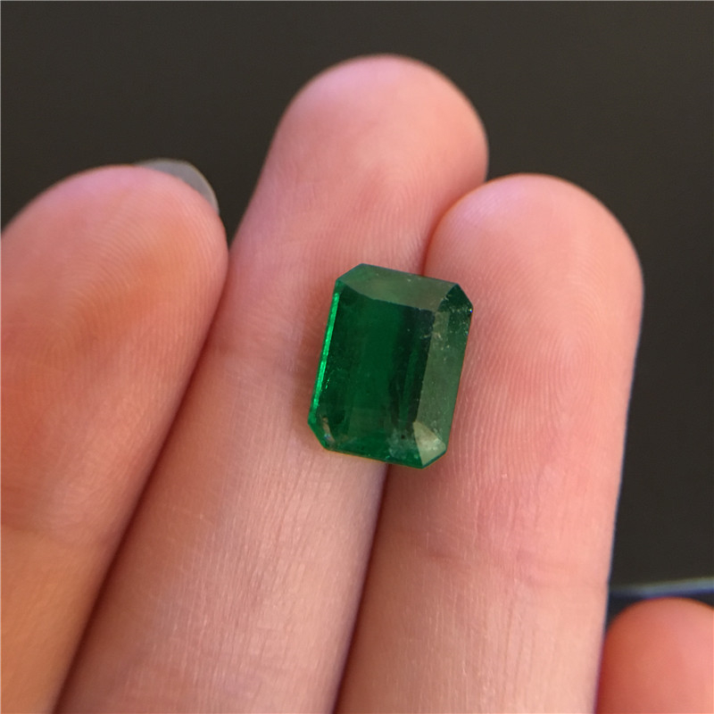 赞比亚祖母绿裸石 3.36ct Vivid Green Minor