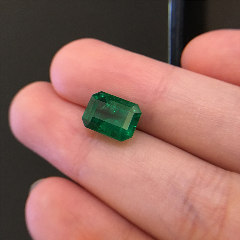 赞比亚祖母绿裸石 3.18ct Vivid Green Minor
