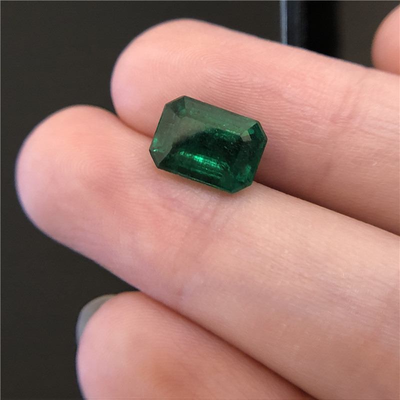 赞比亚祖母绿裸石 2.77ct Vivid Green Minor