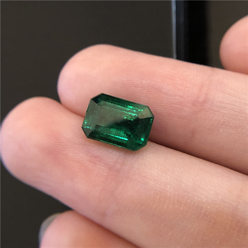 赞比亚祖母绿裸石 2.77ct Vivid Green Minor