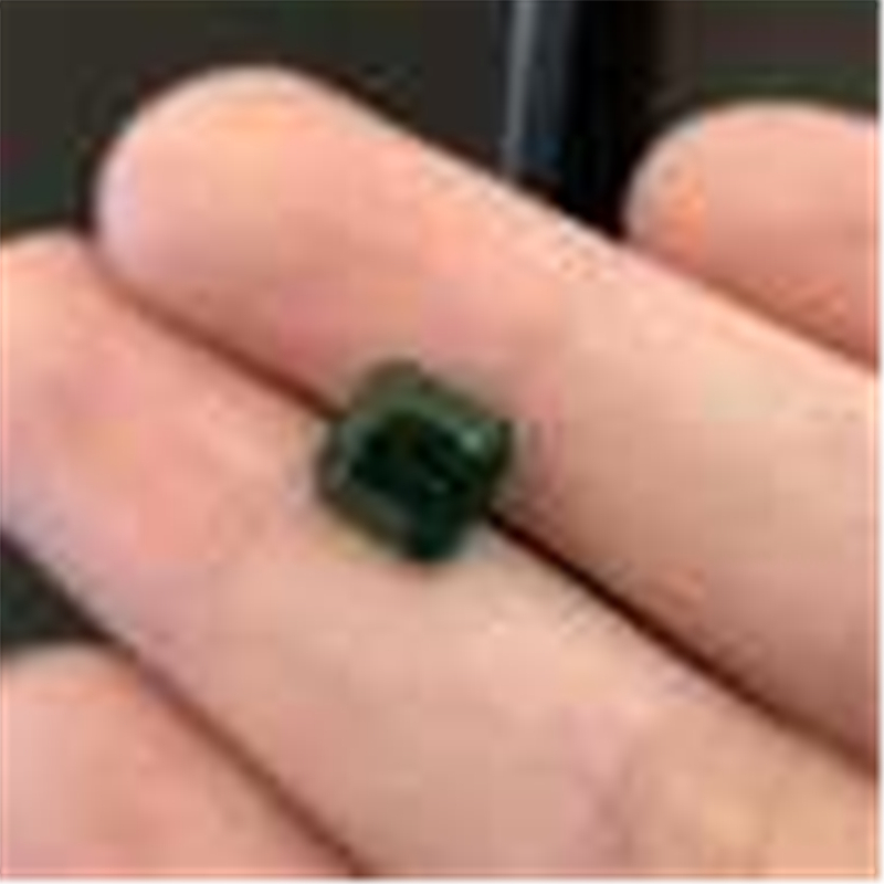 赞比亚祖母绿裸石 2.37ct Vivid Green Minor-to-Moderate