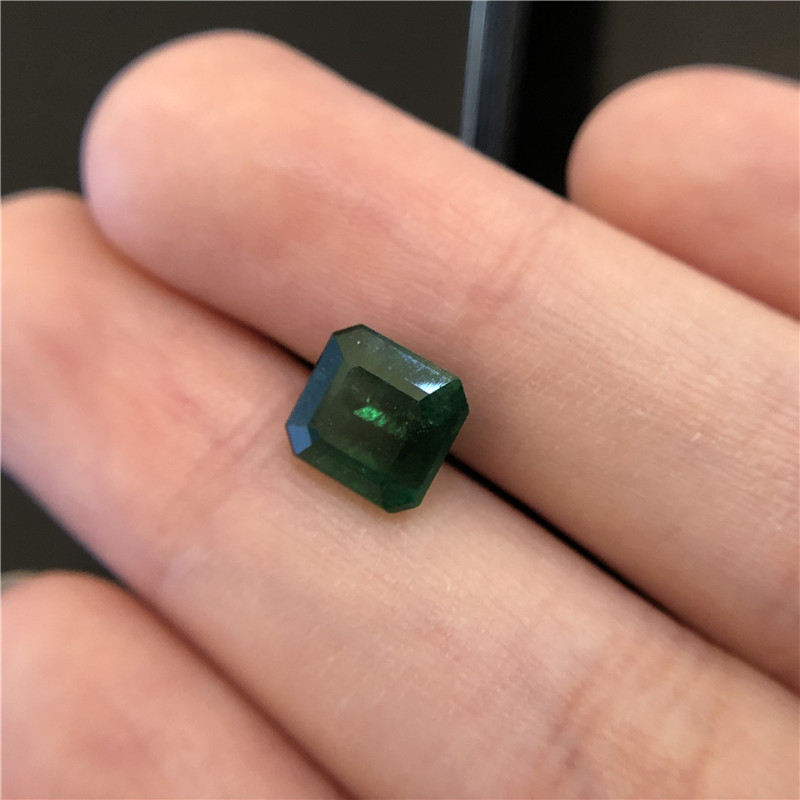 赞比亚祖母绿裸石 2.37ct Vivid Green Minor-to-Moderate