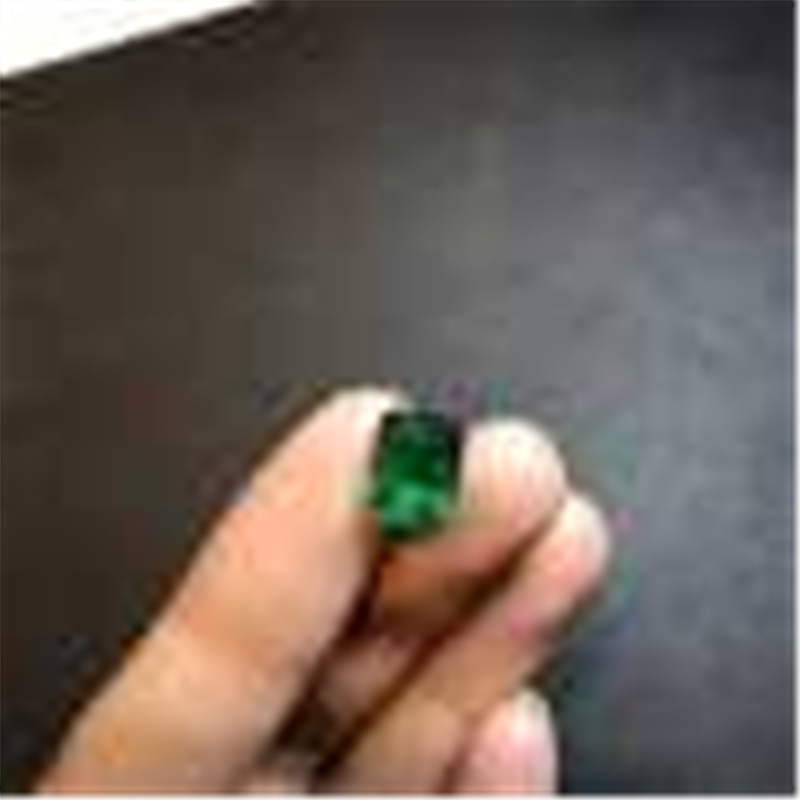 赞比亚祖母绿裸石 2.65ct Vivid Green Minor