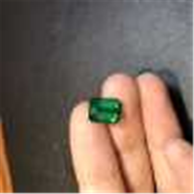 赞比亚祖母绿裸石 2.99ct Vivid Green Insignificant