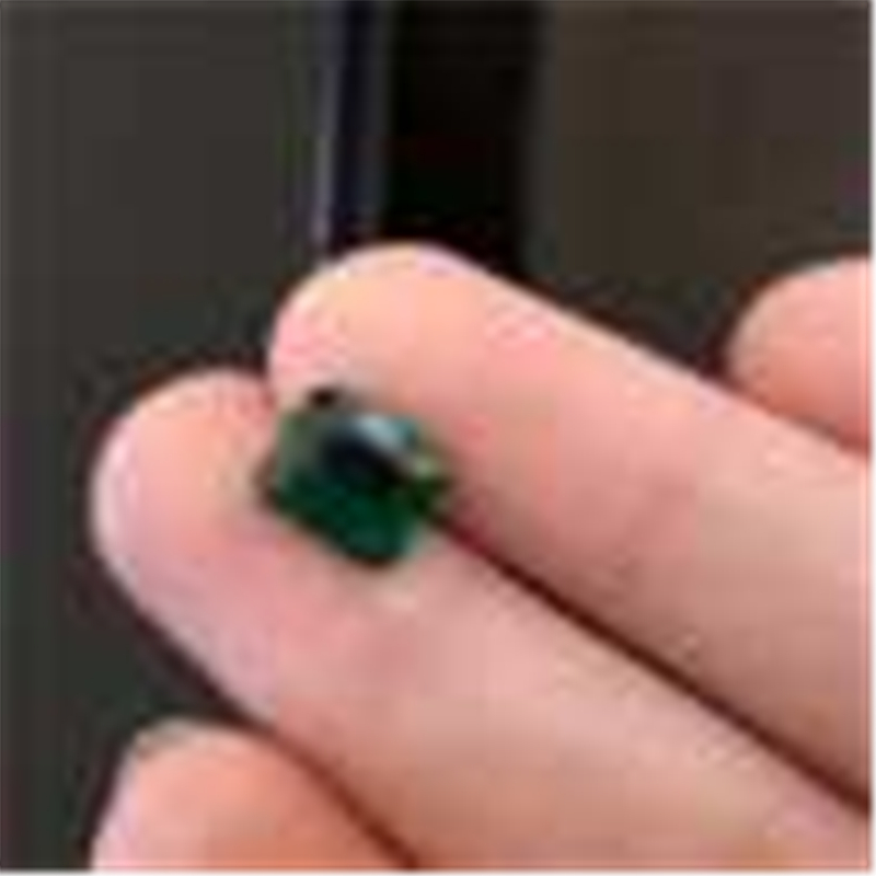 赞比亚祖母绿裸石 1.99ct Vivid Green Minor