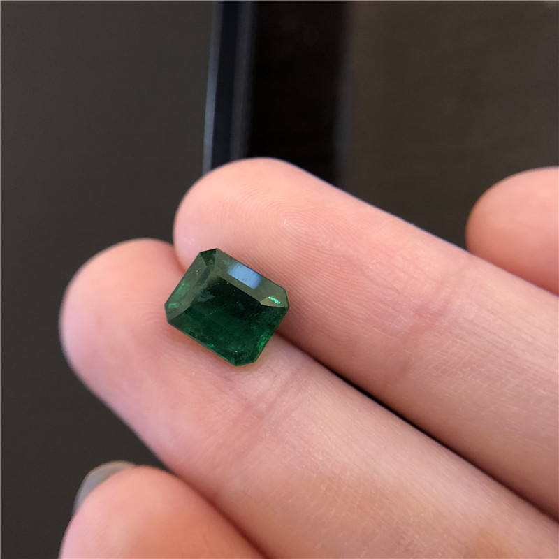 赞比亚祖母绿裸石 1.99ct Vivid Green Minor