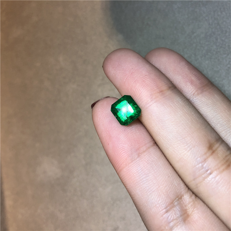 哥伦比亚祖母绿裸石 1.9ct Vivid Muzo Green Minor-to-Moderate