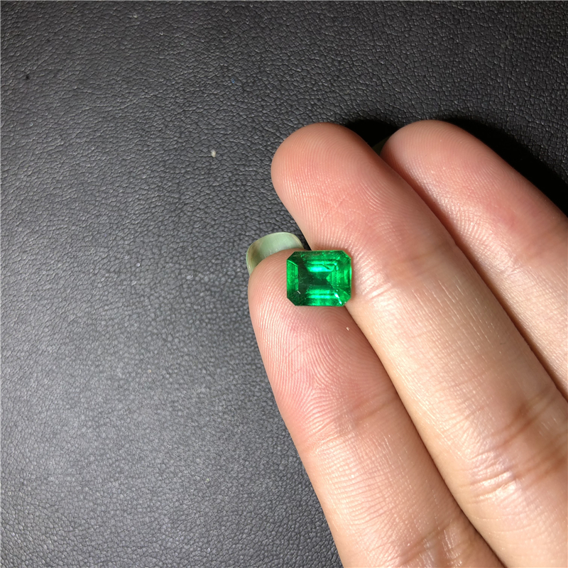 哥伦比亚祖母绿裸石 1.26ct Vivid Green Minor