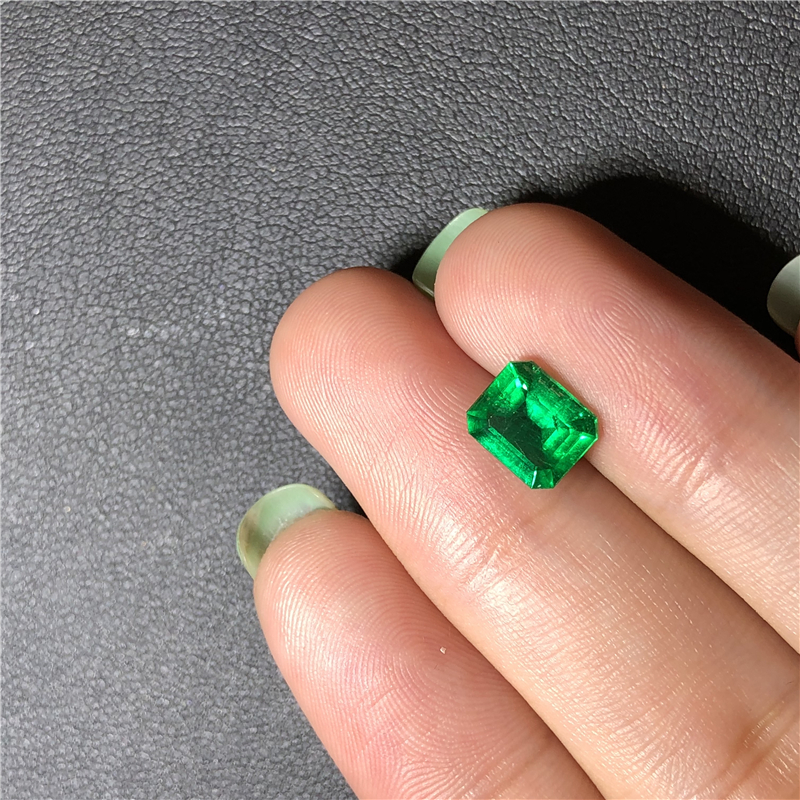 哥伦比亚祖母绿裸石 1.26ct Vivid Green Minor