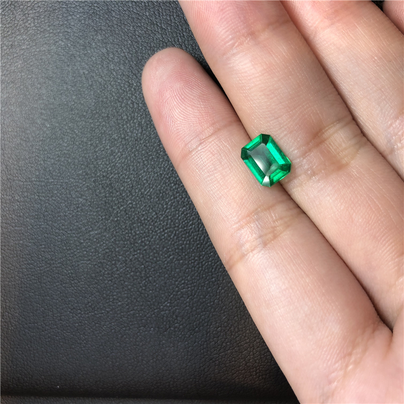 哥伦比亚祖母绿裸石 1.1ct Vivid Green Insignificant