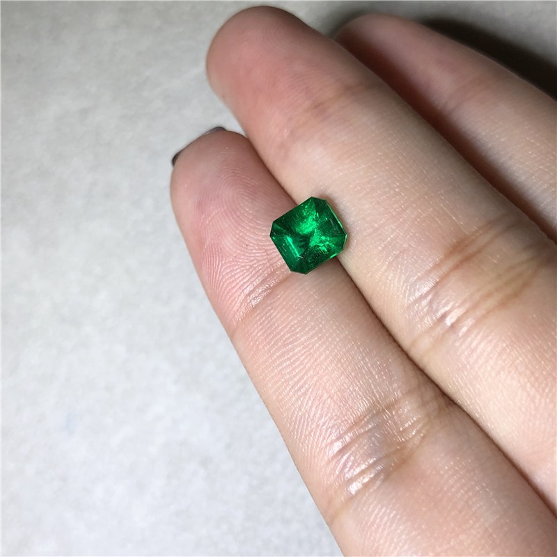 哥伦比亚祖母绿裸石 1.08ct Vivid Muzo Green Minor-to-Moderate