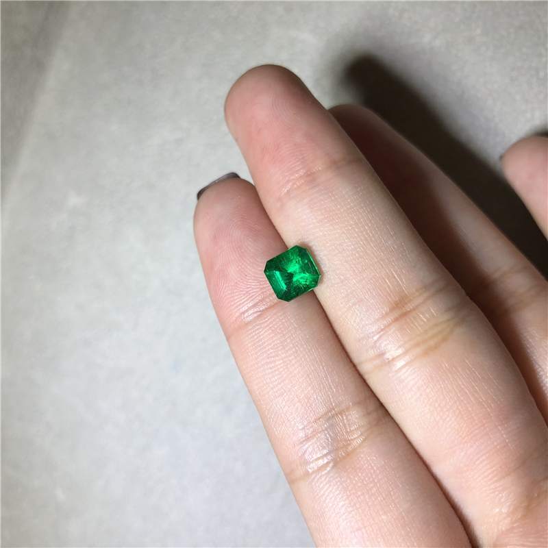 哥伦比亚祖母绿裸石 1.08ct Vivid Muzo Green Minor-to-Moderate