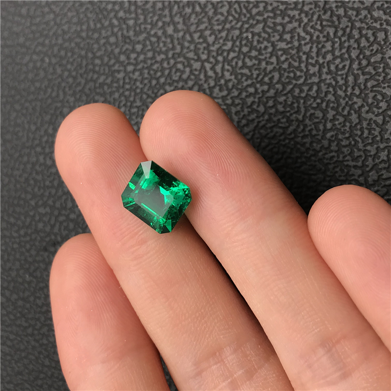 哥伦比亚祖母绿裸石 3.65ct Vivid Muzo Green Minor