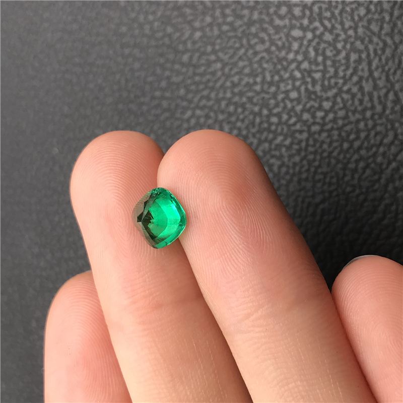 哥伦比亚祖母绿裸石 1.85ct Green Minor