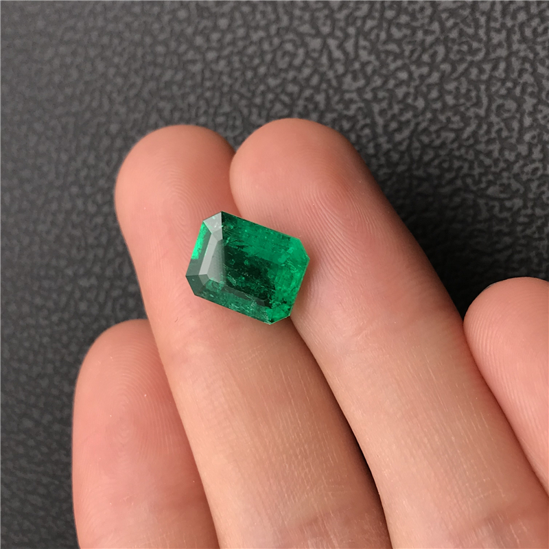 哥伦比亚祖母绿裸石 3.97ct Green Minor-to-Moderate