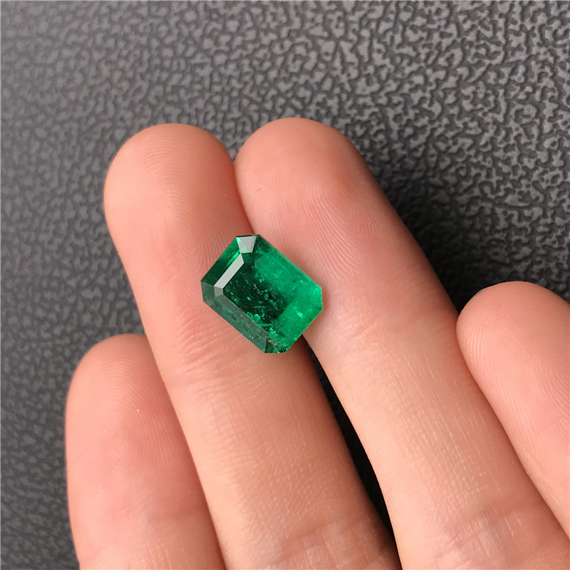 哥伦比亚祖母绿裸石 3.97ct Green Minor-to-Moderate