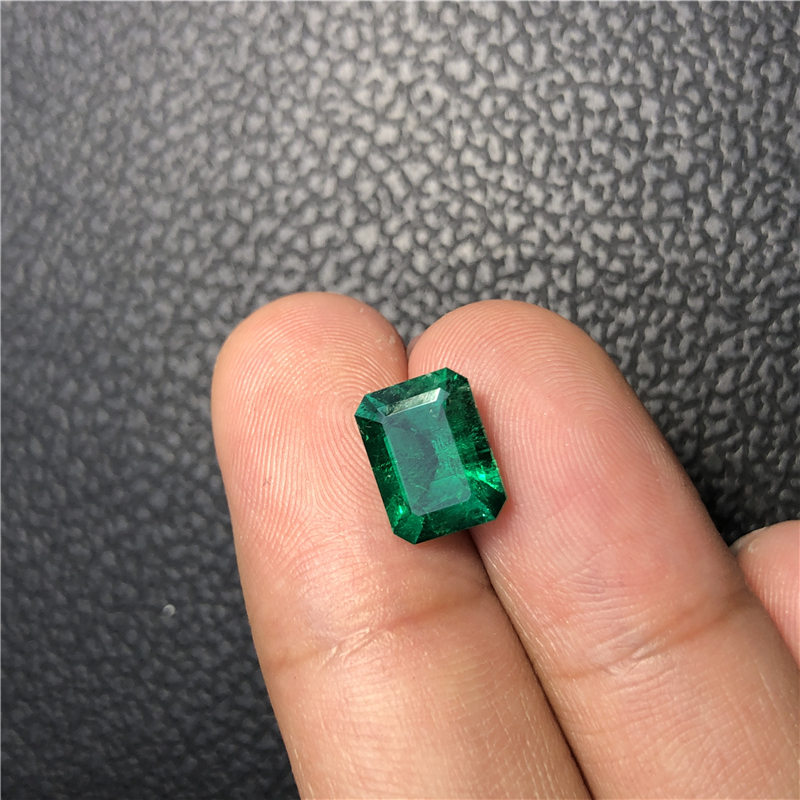 哥伦比亚祖母绿裸石 2.11ct Vivid Muzo Green Minor