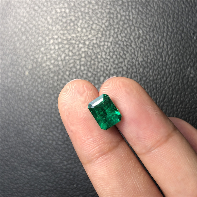 哥伦比亚祖母绿裸石 2.11ct Vivid Muzo Green Minor