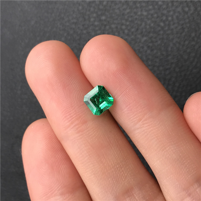 哥伦比亚祖母绿裸石 1.21ct Green Minor