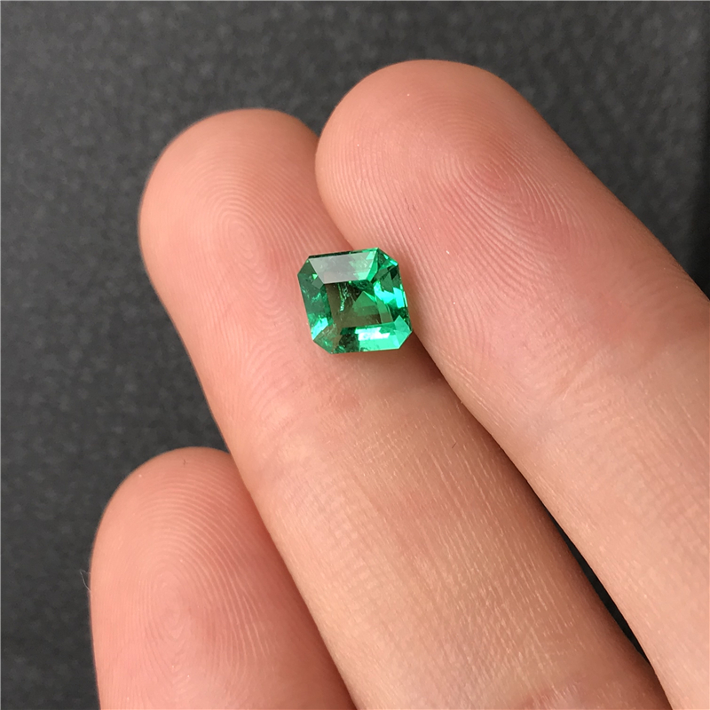 哥伦比亚祖母绿裸石 1.21ct Green Minor