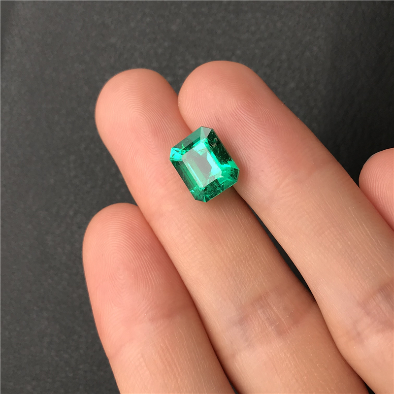 哥伦比亚祖母绿裸石 3.92ct Green Minor-to-Moderate