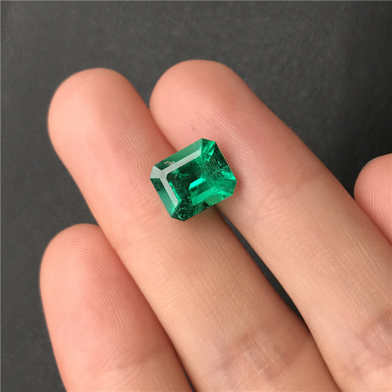 哥伦比亚祖母绿裸石 3.92ct Green Minor-to-Moderate