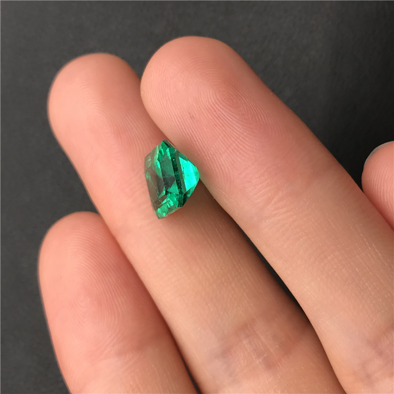 哥伦比亚祖母绿裸石 3.92ct Green Minor-to-Moderate