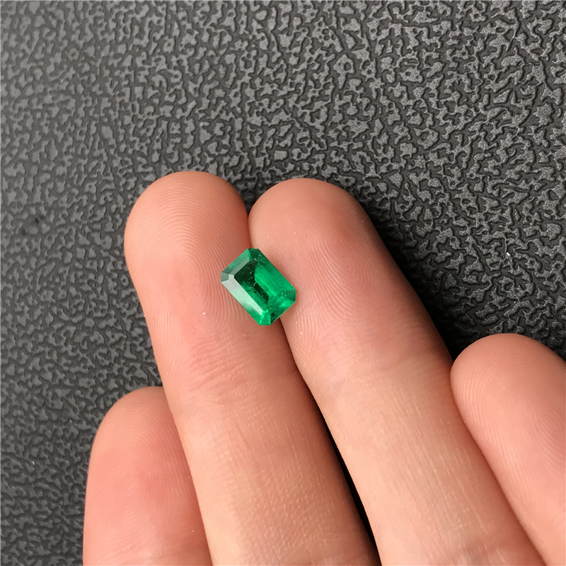 哥伦比亚祖母绿裸石 1.07ct Green Minor-to-Moderate